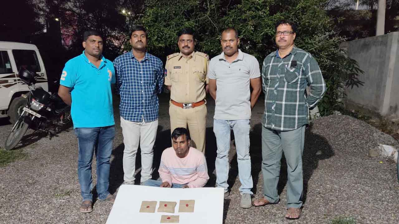 మణికొండలో 110 గ్రాముల హెరాయిన్‌ పట్టివేత