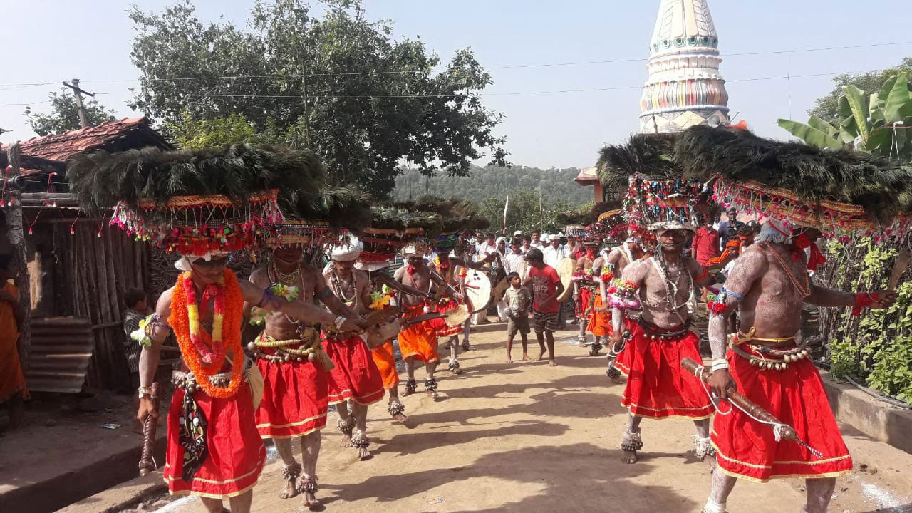 గుస్సాడీ.. బిజీబిజీ