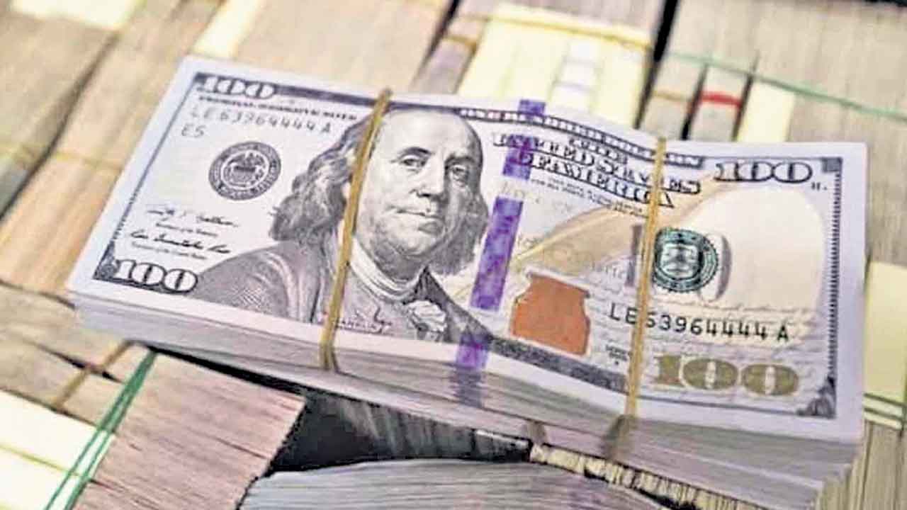 డాలర్లు పోసినా నిలవని రూపాయి