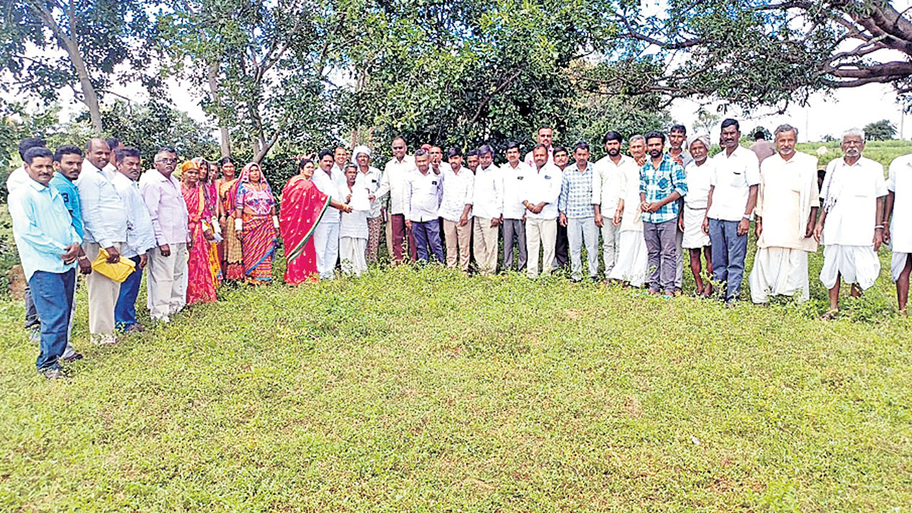 పోడు భూముల రైతులకు న్యాయం