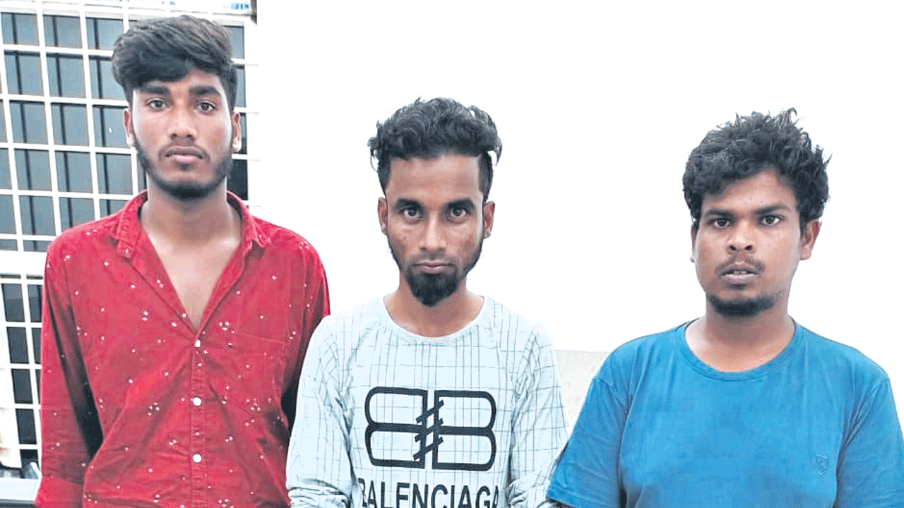 దోపిడీలకు పాల్పడుతున్న ముగ్గురి అరెస్టు