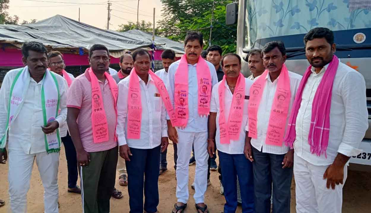 టీఆర్‌ఎస్‌లో చేరిన కాంగ్రెస్‌ నాయకులు