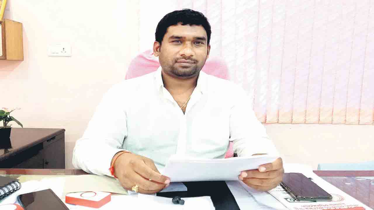 అన్నదాతలకు మధ్యాహ్న భోజనం