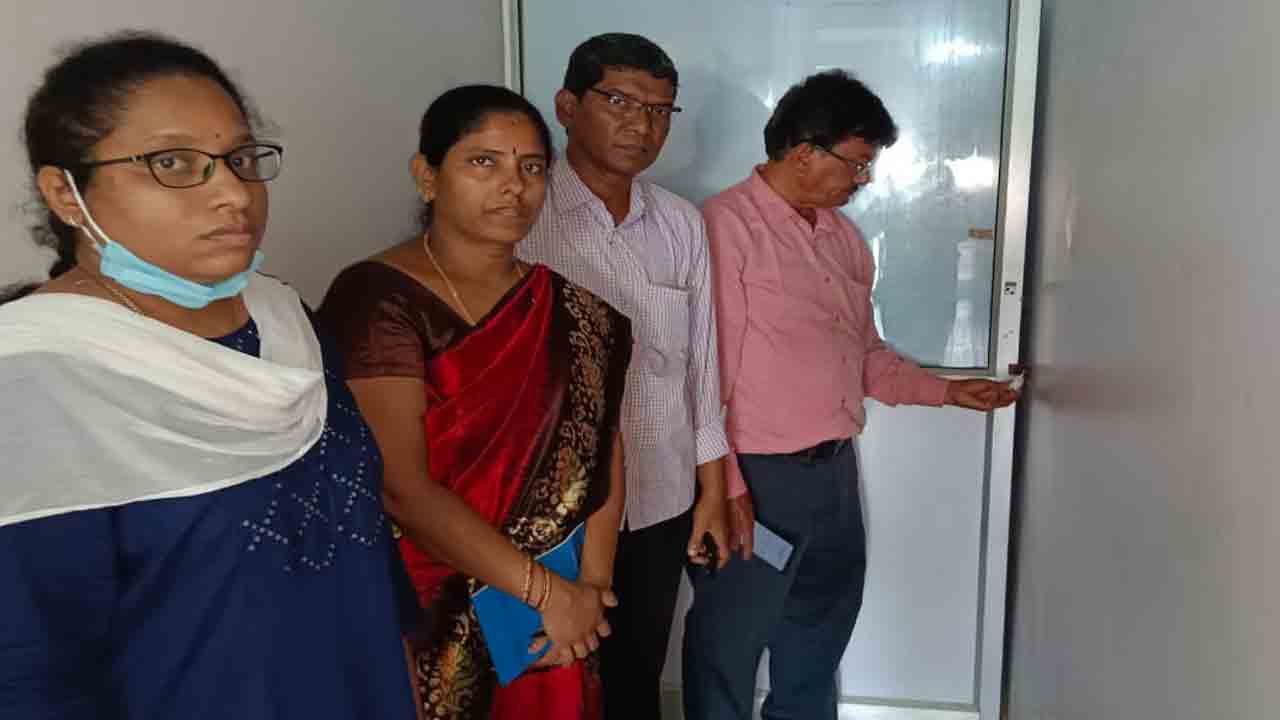 అనుమతులు లేని 21 ఆసుపత్రులు సీజ్‌