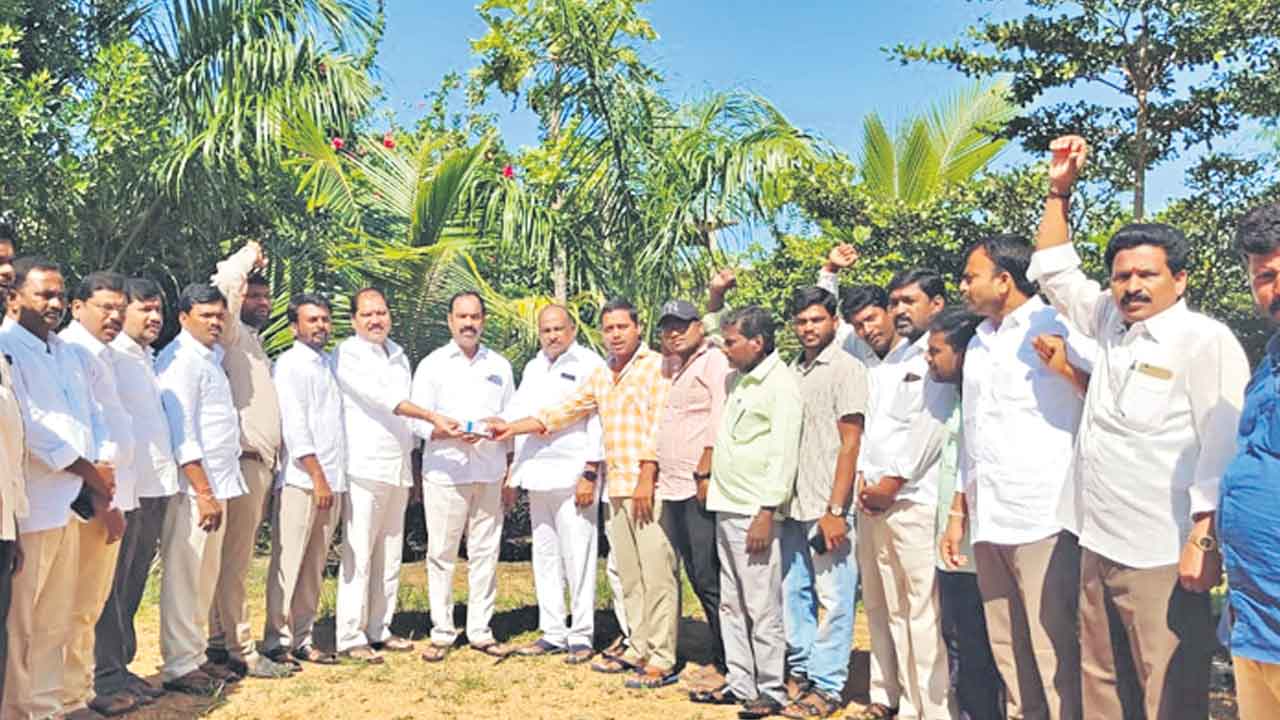 బీఆర్‌ఎస్‌ పార్టీకి విరాళాల వెల్లువ