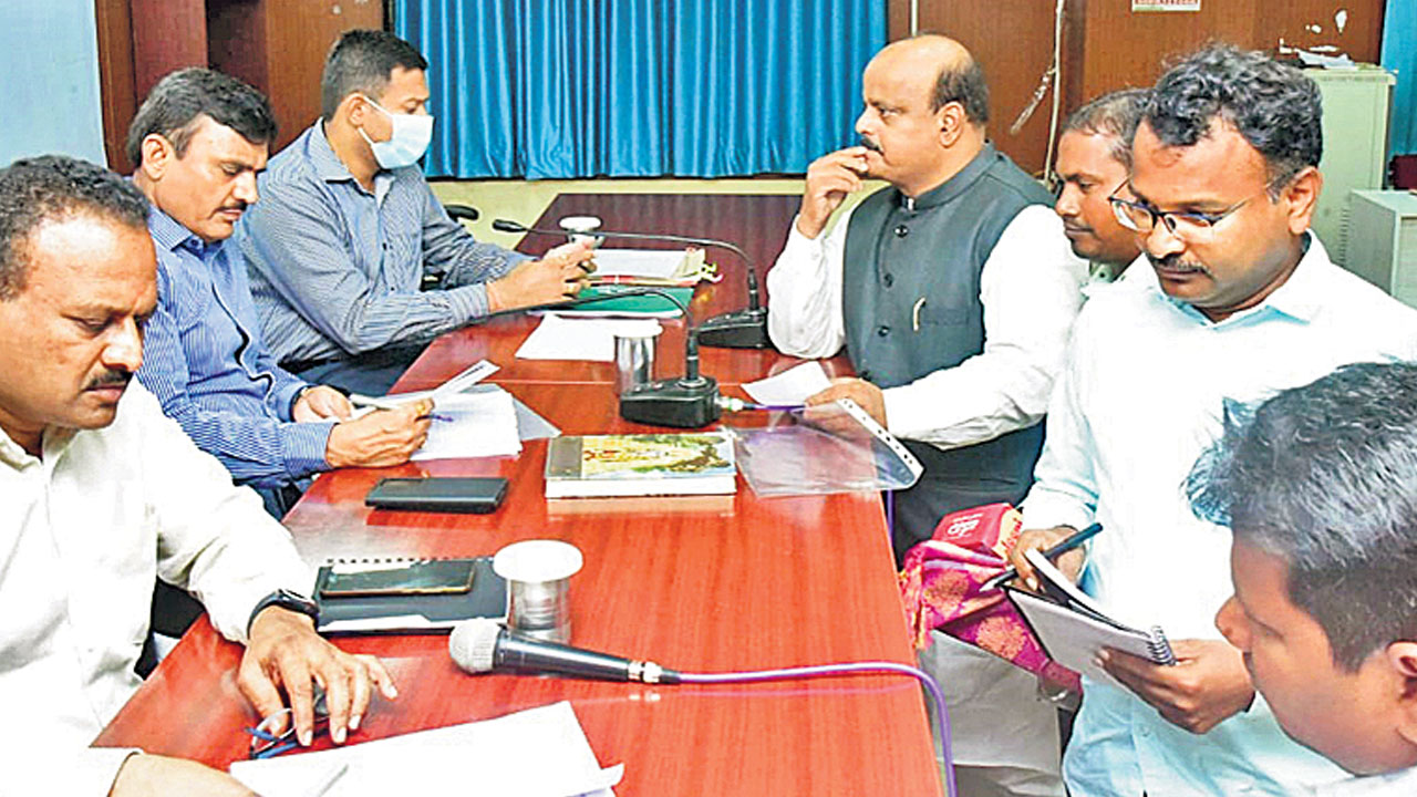 అర్జీలను త్వరగా పరిష్కరించాలి