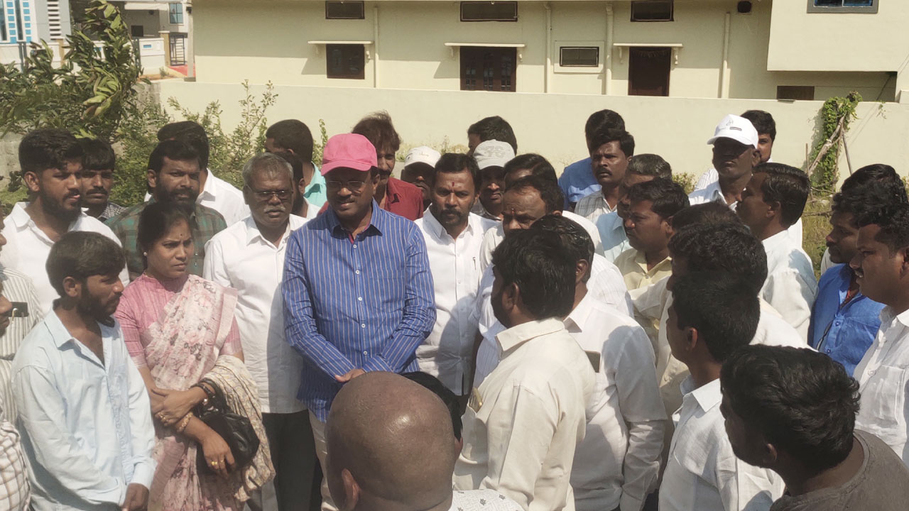 సమస్యల పరిష్కారానికి కృషి