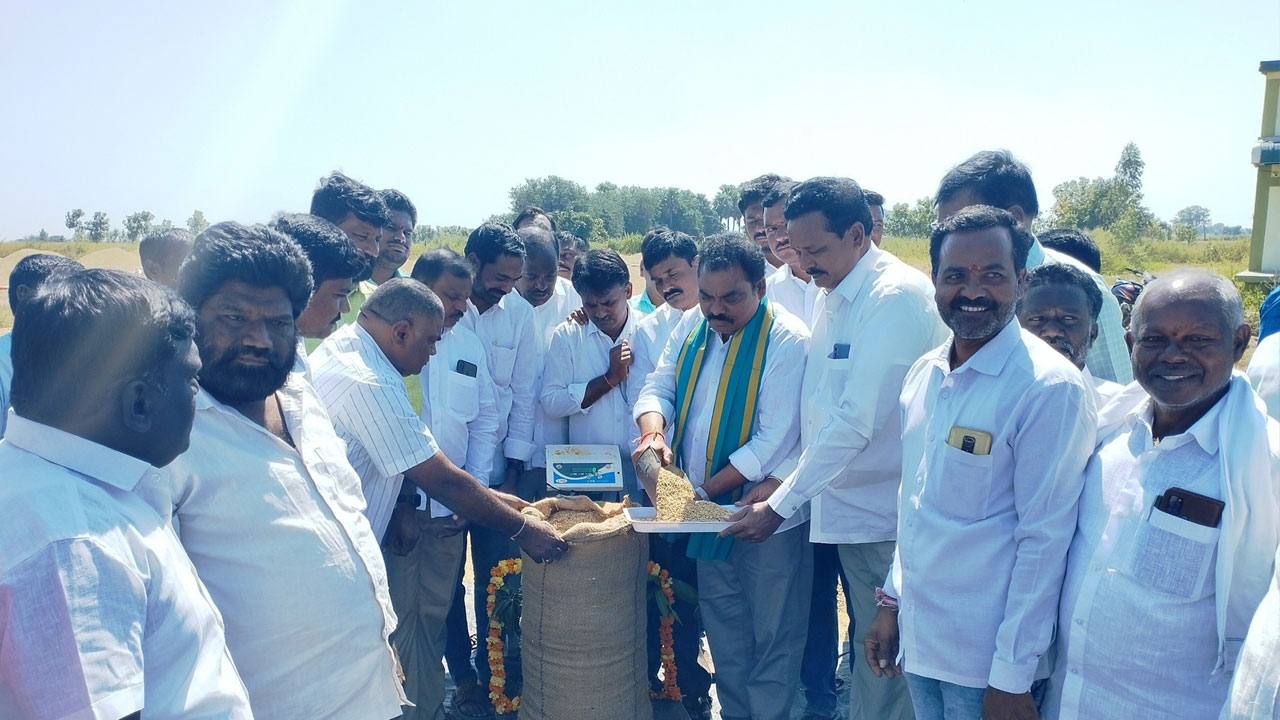 కొనుగోలు కేంద్రాల్లోనే మద్దతు ధర