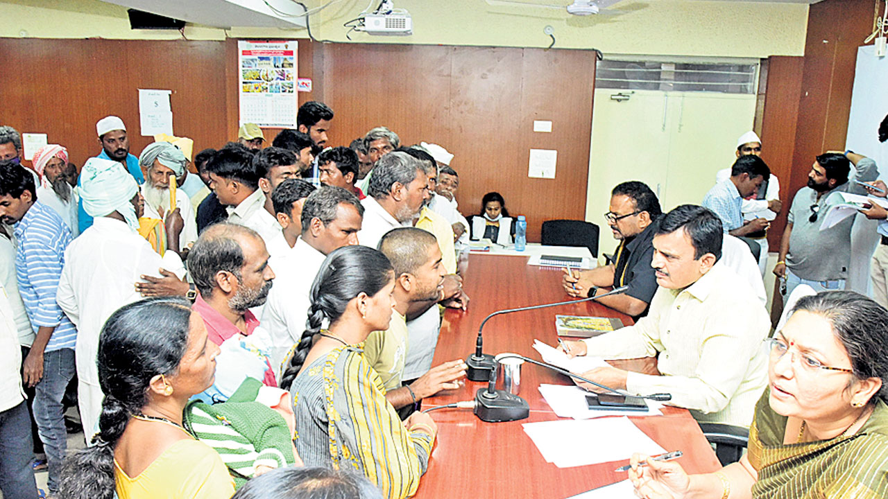 ప్రజావాణి అర్జీలు త్వరగా పరిష్క రించాలి