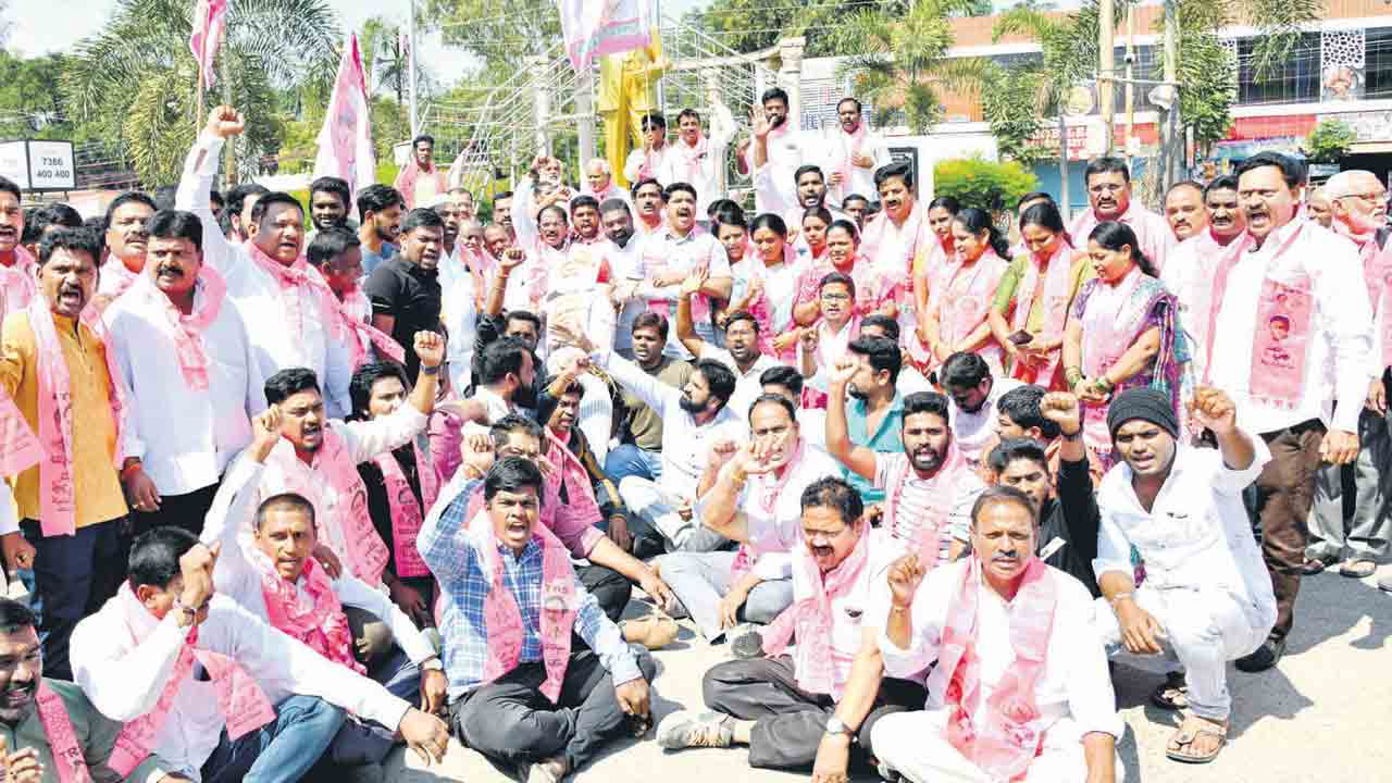 కాషాయ నేతల బరితెగింపు