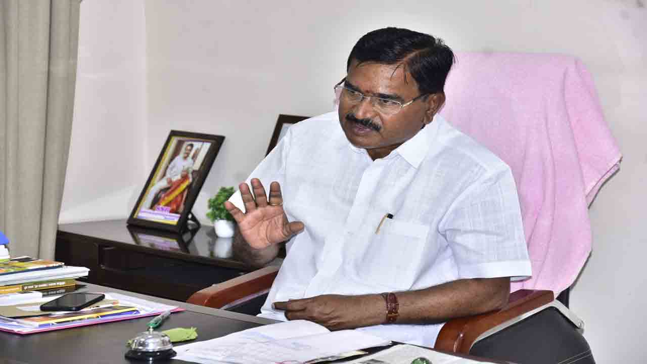 చెరువులు, కుంటలపై దృష్టి సారించాలి