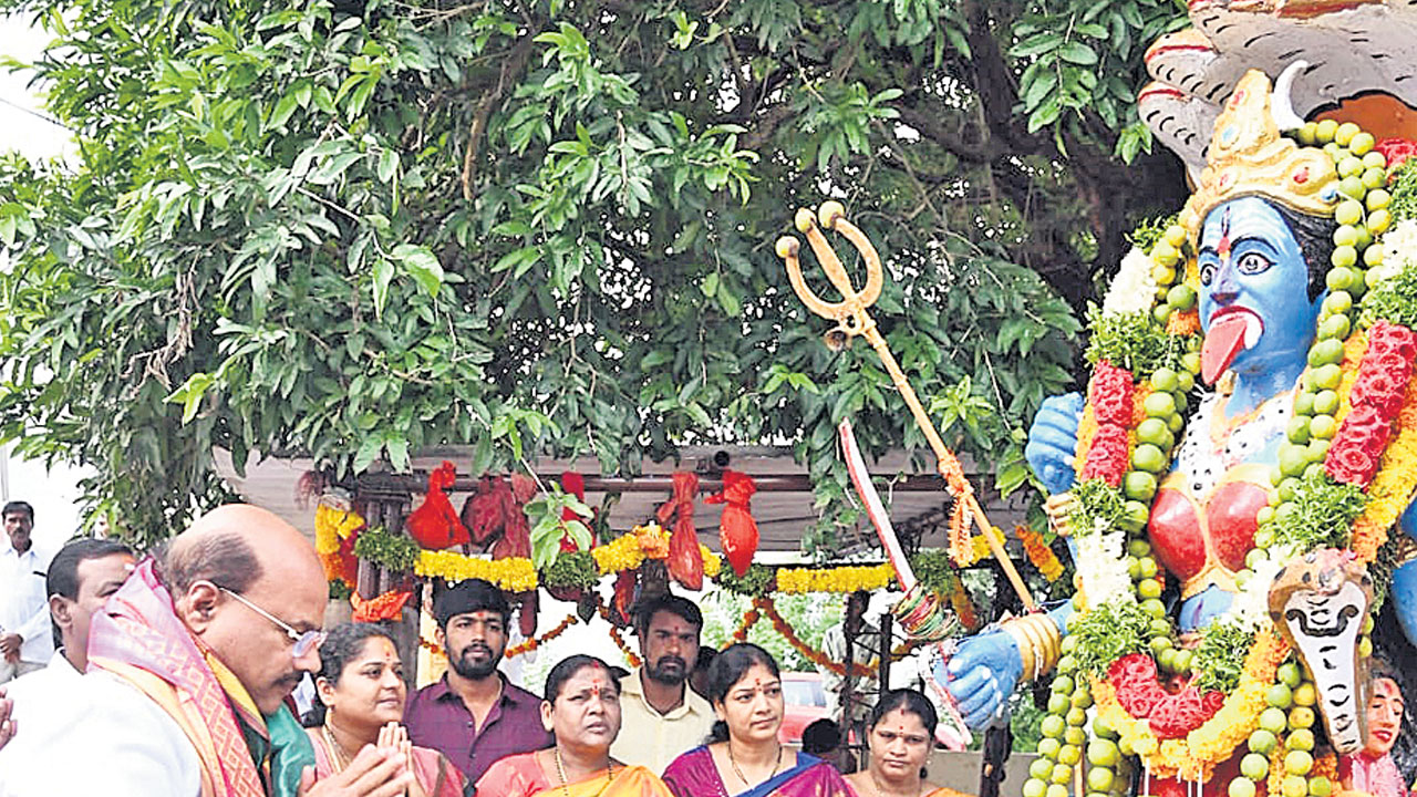 పెద్ద చెరువును పర్యాటక కేంద్రంగా మారుస్తాం