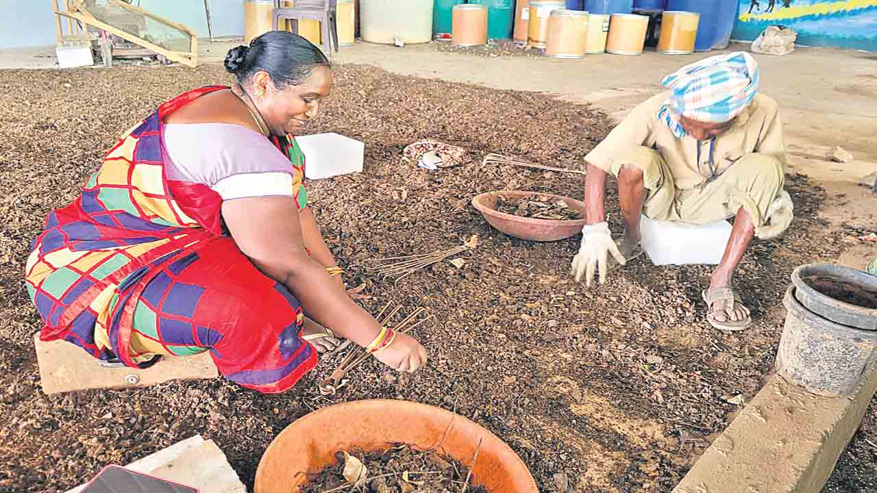 ప్రతి రోజు 500 కిలోల సేంద్రియ ఎరువు