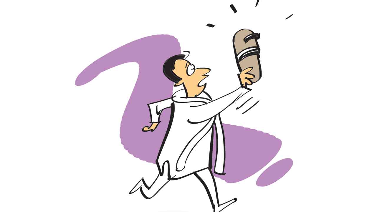 అక్కడ చెప్పు చూపిస్తే తప్పు కాదు