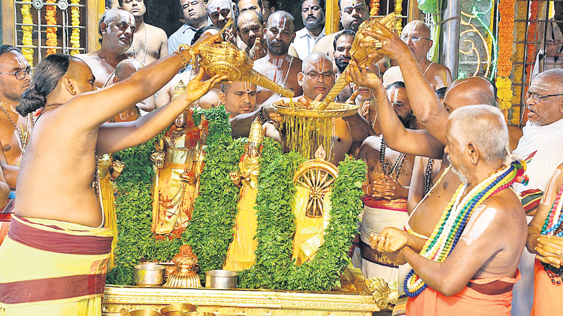 తిరుమలలో వైభవంగా చక్రస్నానం