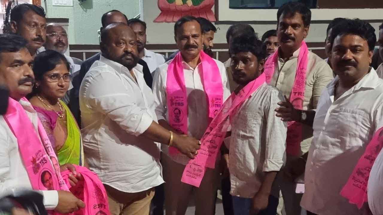 మునుగోడు టీఆర్‌ఎస్‌లో భారీగా చేరికలు
