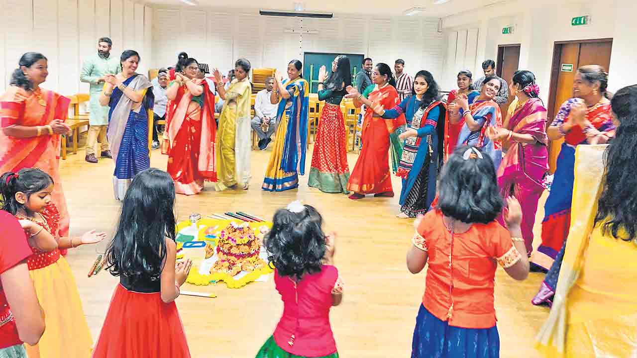 విదేశాల్లో ఘనంగా బతుకమ్మ పండుగ
