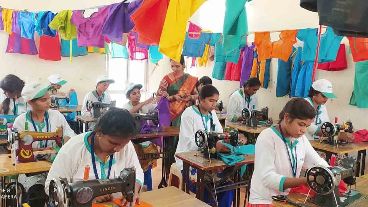 ఉపాధికి రాచబాట ఎస్‌బీఐ శిక్షణ