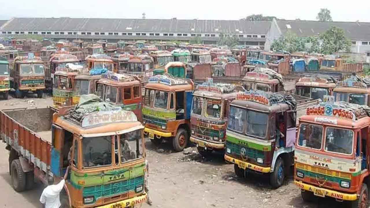 మునుగోడులో టీఆర్‌ఎస్‌కు లారీ ఓనర్స్‌, లారీ వెల్ఫేర్ అసోసియేషన్ మద్దతు