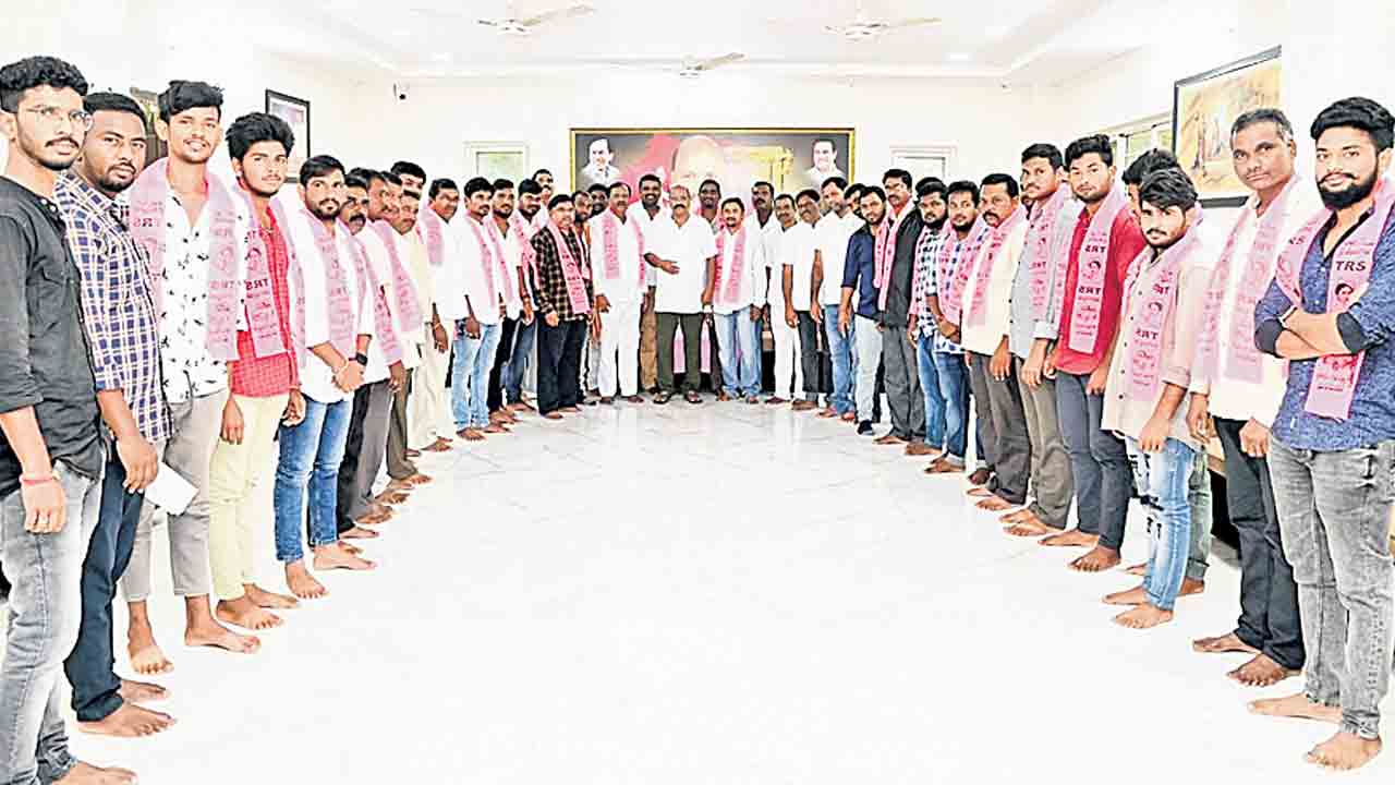 కుట్రలతో టీఆర్‌ఎస్‌ గెలుపును ఆపలేరు