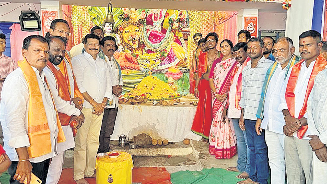 ఘనంగా నవరాత్రి వేడుకలు