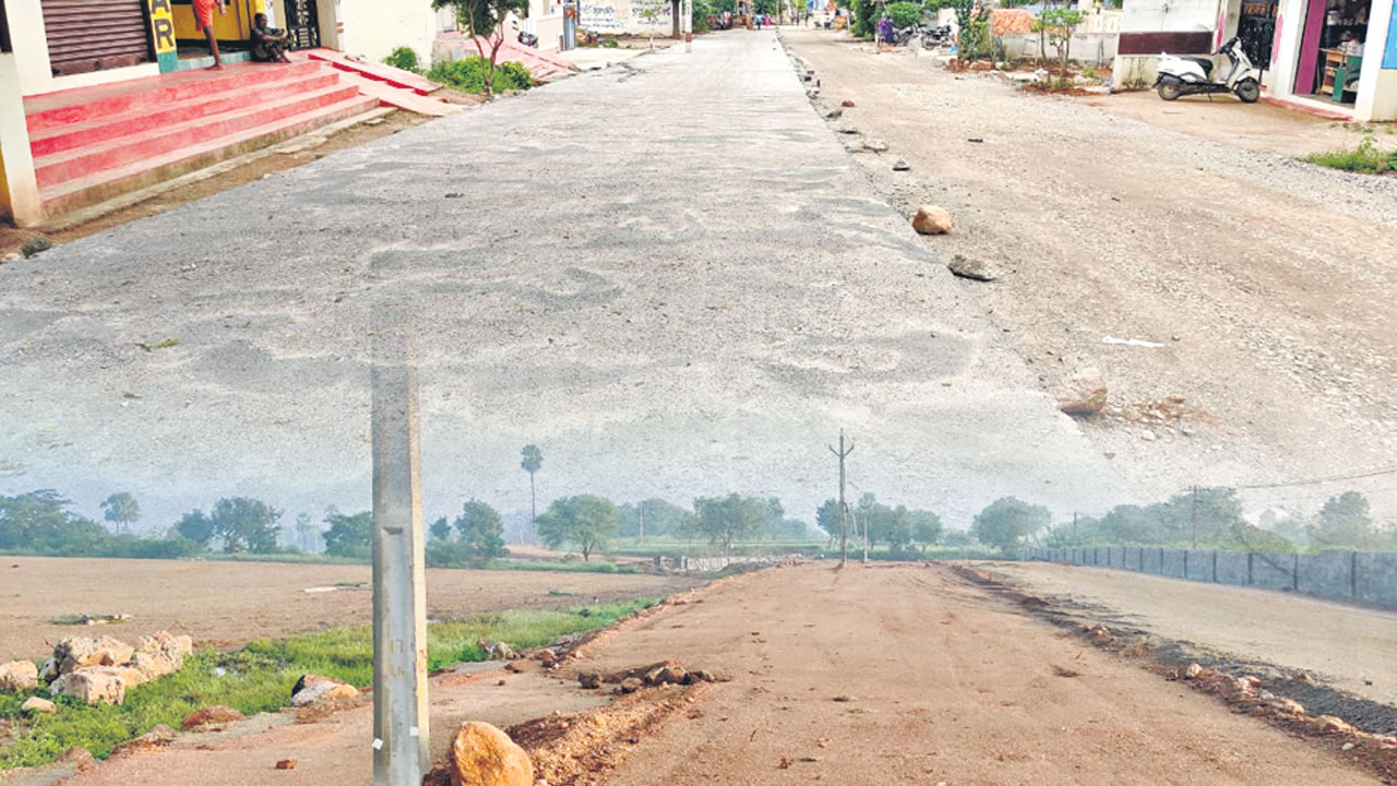 ప్రధాన రహదారులకు అనుసంధానం చేస్తూ..