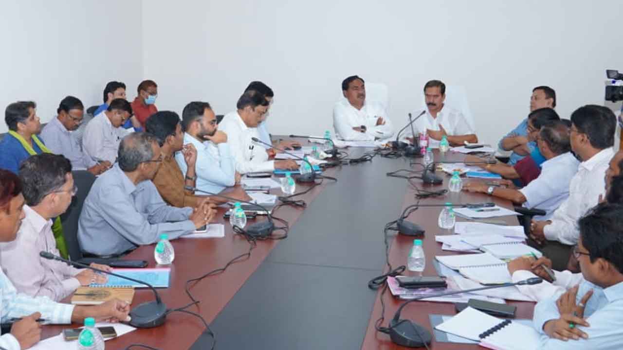 వేయి స్తంభాల గుడి పునర్నిర్మాణం పనులు వేగంగా పూర్తి చేయాలి : మంత్రి ఎర్రబెల్లి