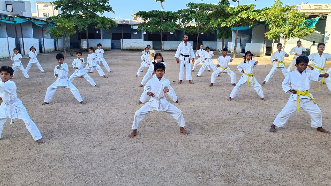 కరాటేతోనే ఆత్మరక్షణ