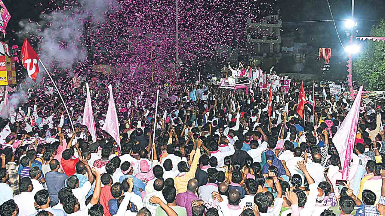 ఓటు కోసం సర్కస్‌ ఫీట్లు!