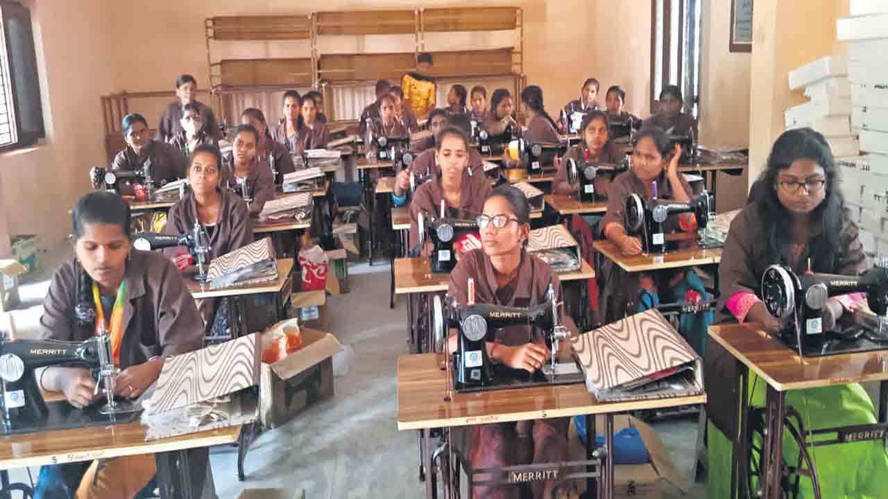 ఉచిత శిక్షణతో ఉజ్వల భవిష్యత్