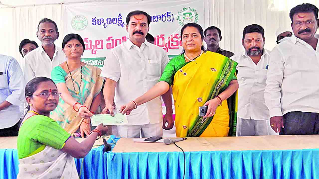 పేదలకు అండగా రాష్ట్ర ప్రభుత్వం