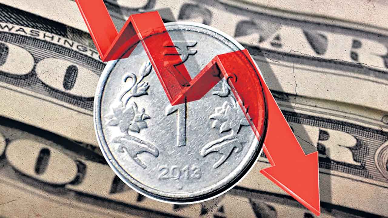 మరింత దిగజారిన రూపాయి