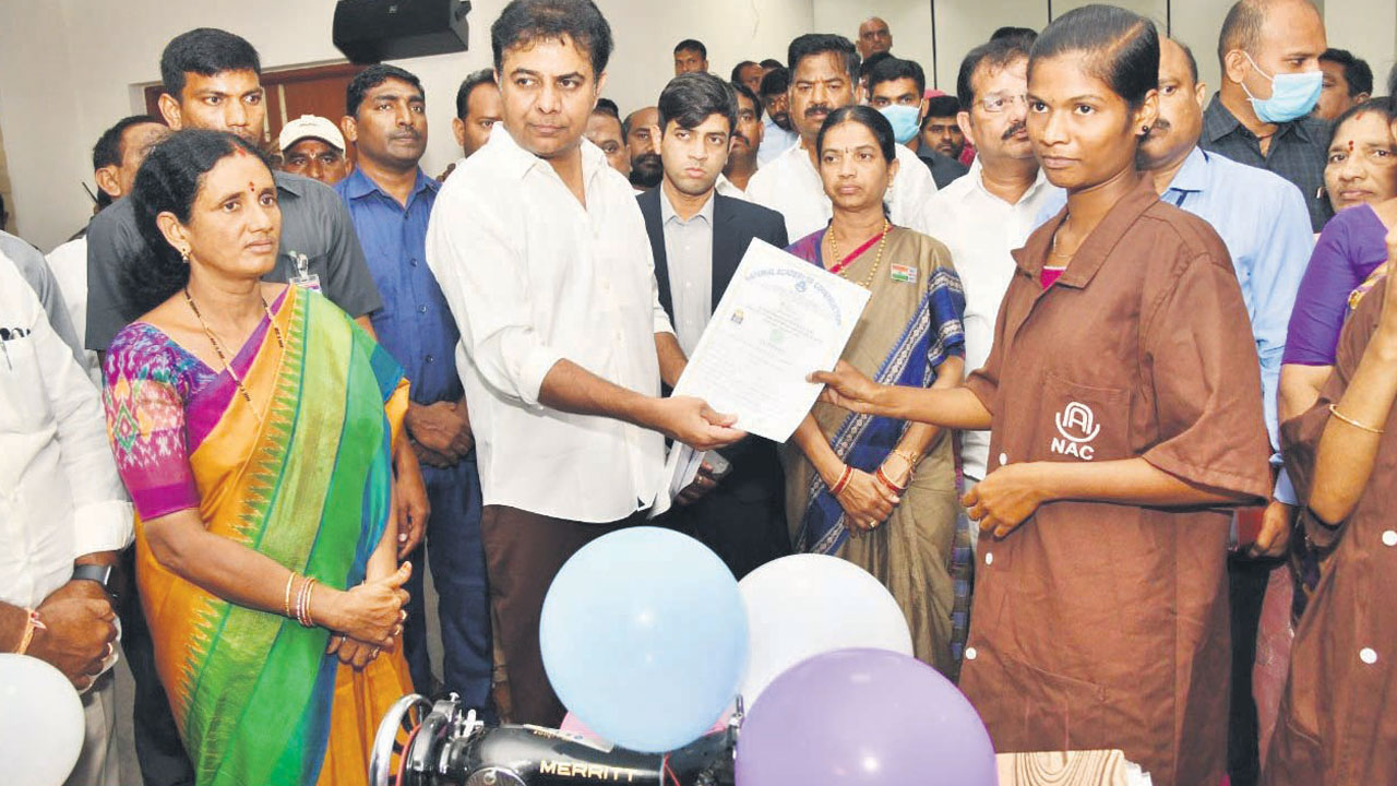 ఉచిత శిక్షణ.. ఉజ్వల భవిత