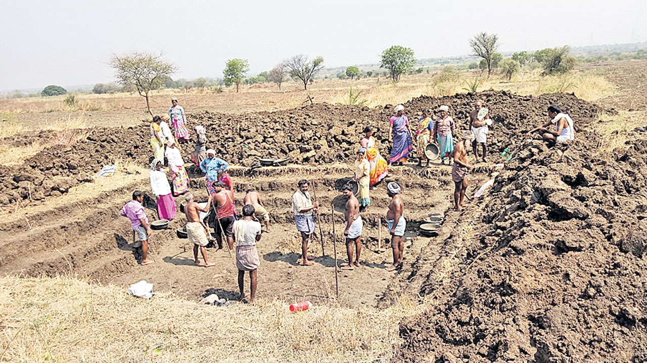 ఉపాధి బీమా కూలీలకు ధీమా