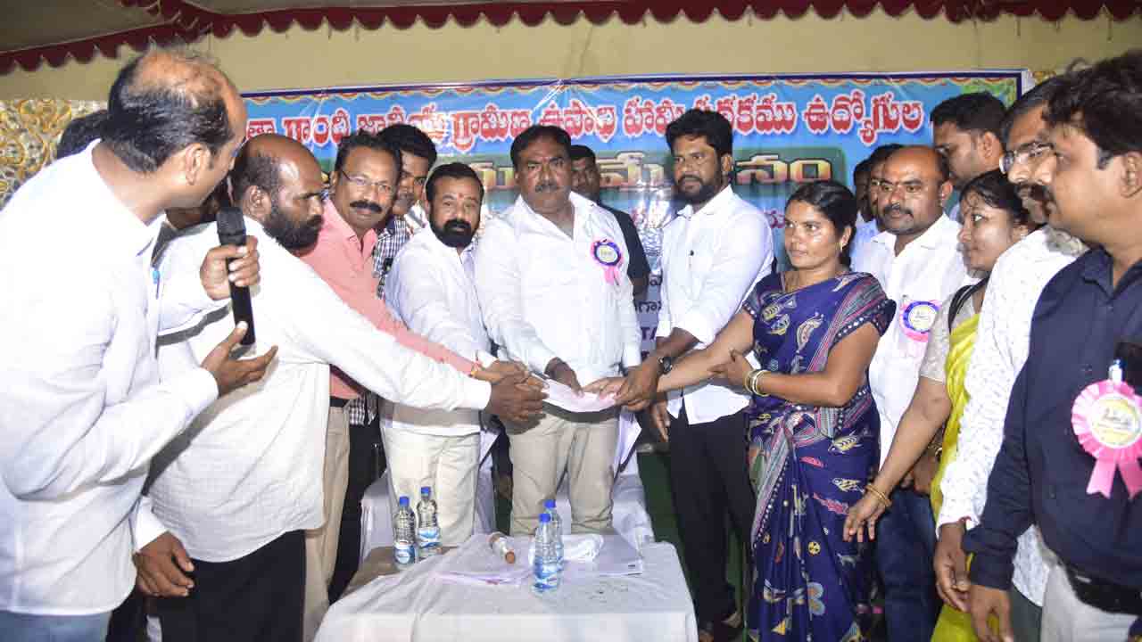 ‘ఉపాధిహామీ’పై కేంద్రం కుట్ర