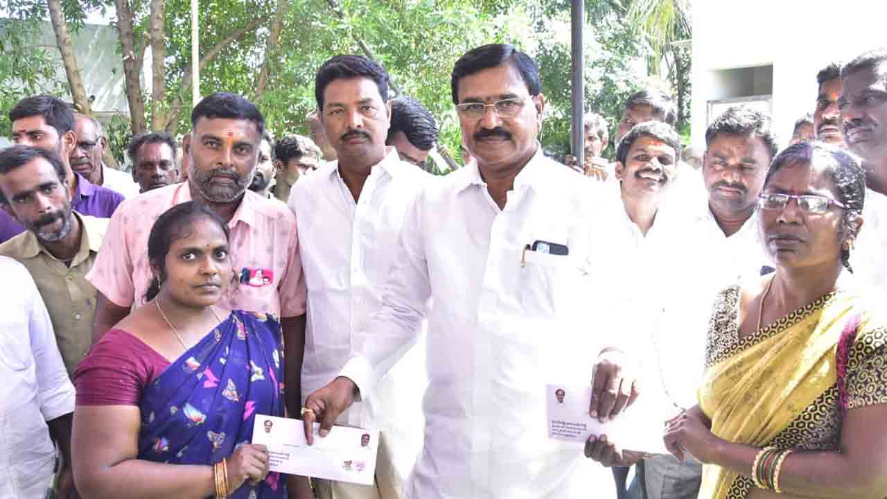 చేనేతపై జీఎస్టీ ఎత్తేయాలి