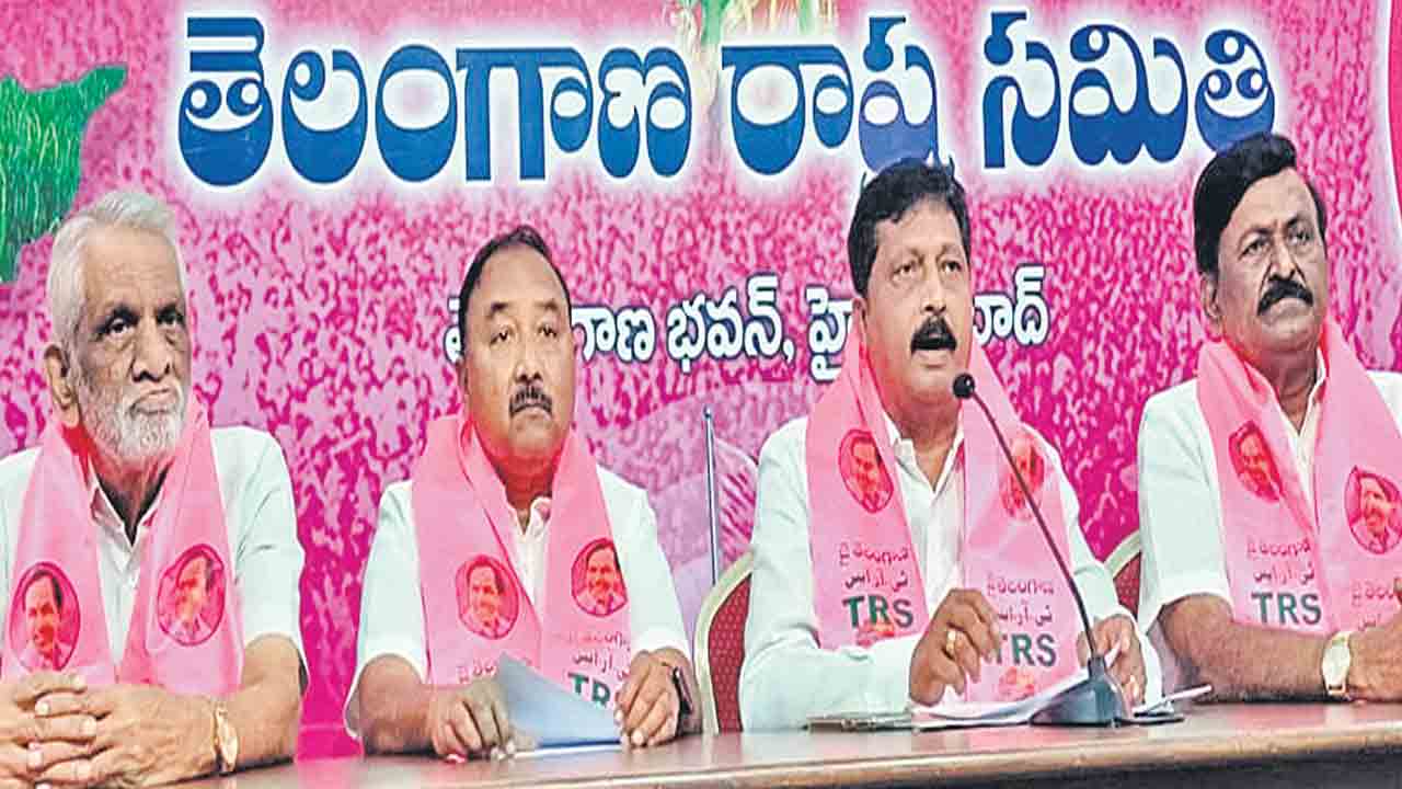 విచ్చలవిడిగా బీజేపీ డబ్బు పంపిణీ