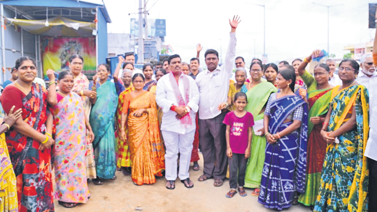 మునుగోడుకు మన నేతలు