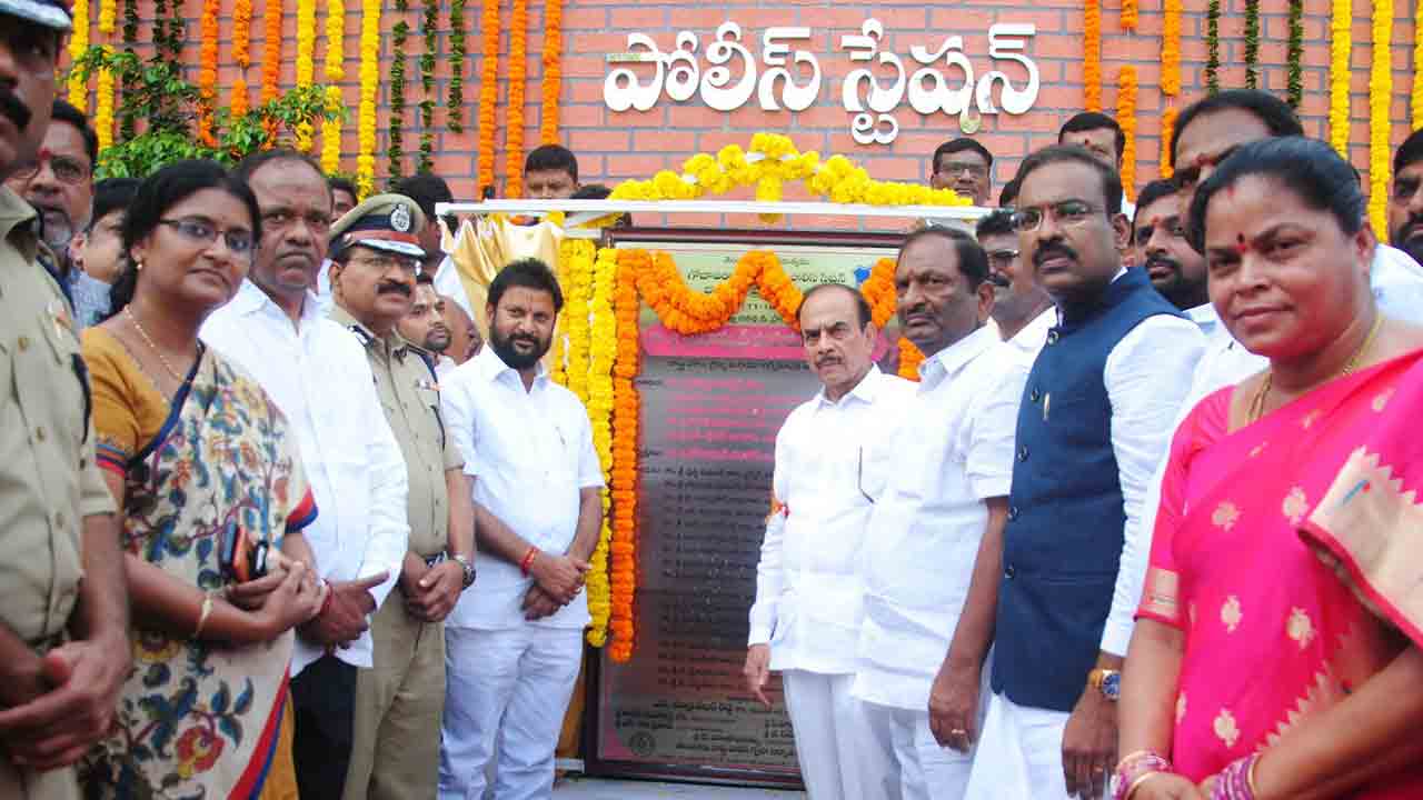 పోలీస్‌ వ్యవస్థలో మనమే ఆదర్శం