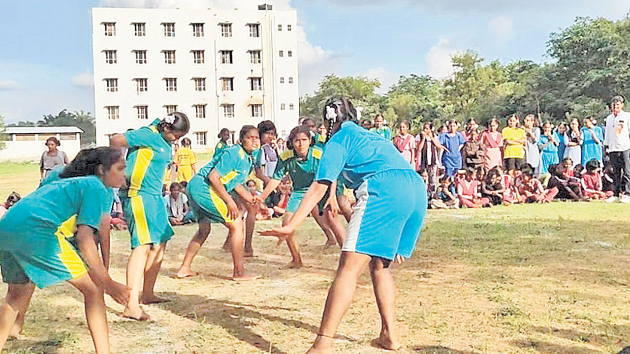 క్రీడలకు విశేష స్పందన