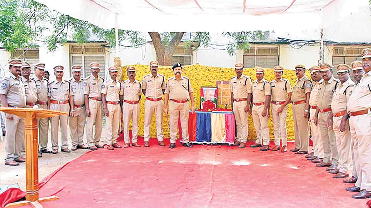 మహాత్ముల యాదిలో..