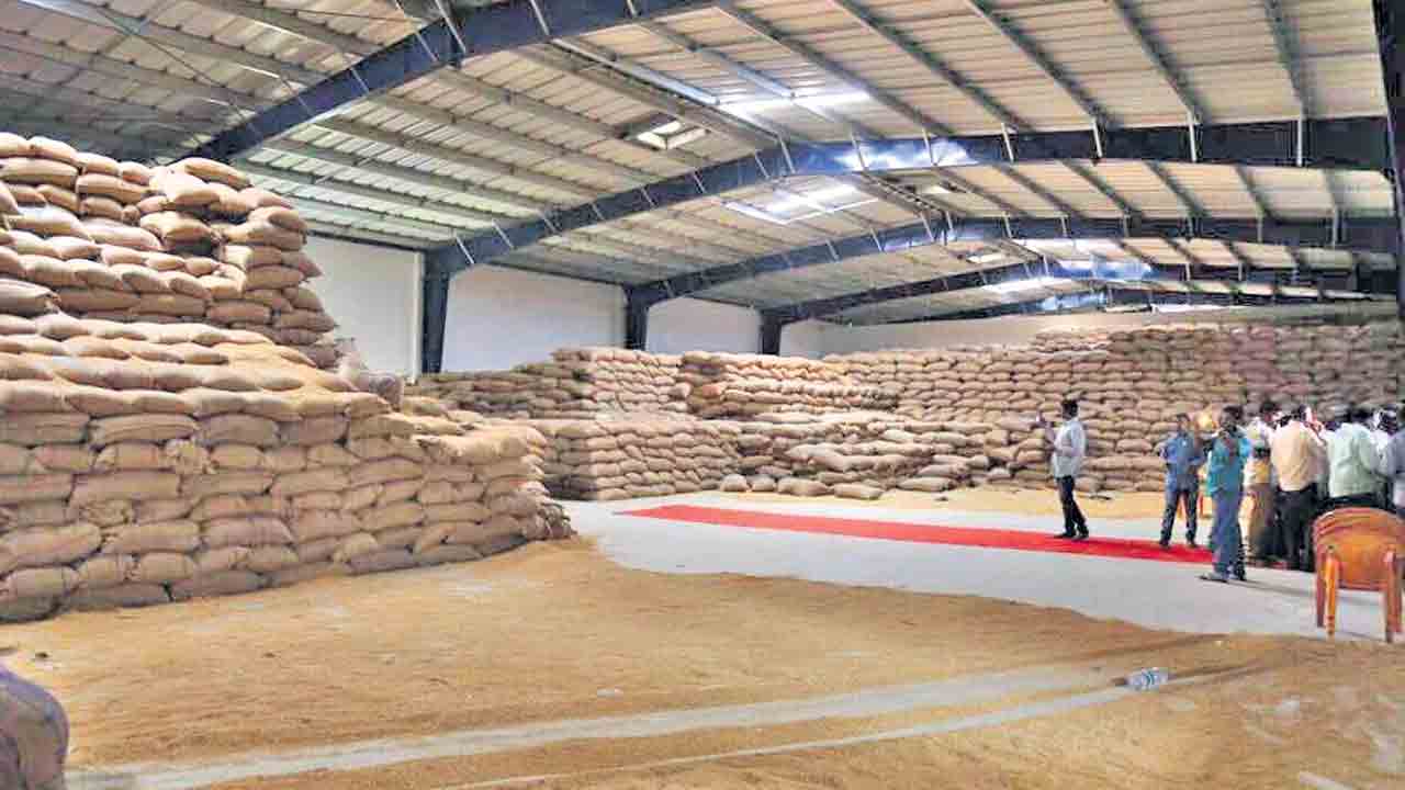 గోదాముల నిర్మాణంలో వివక్ష.. దక్షిణాదిపై కేంద్రం చిన్న చూపు