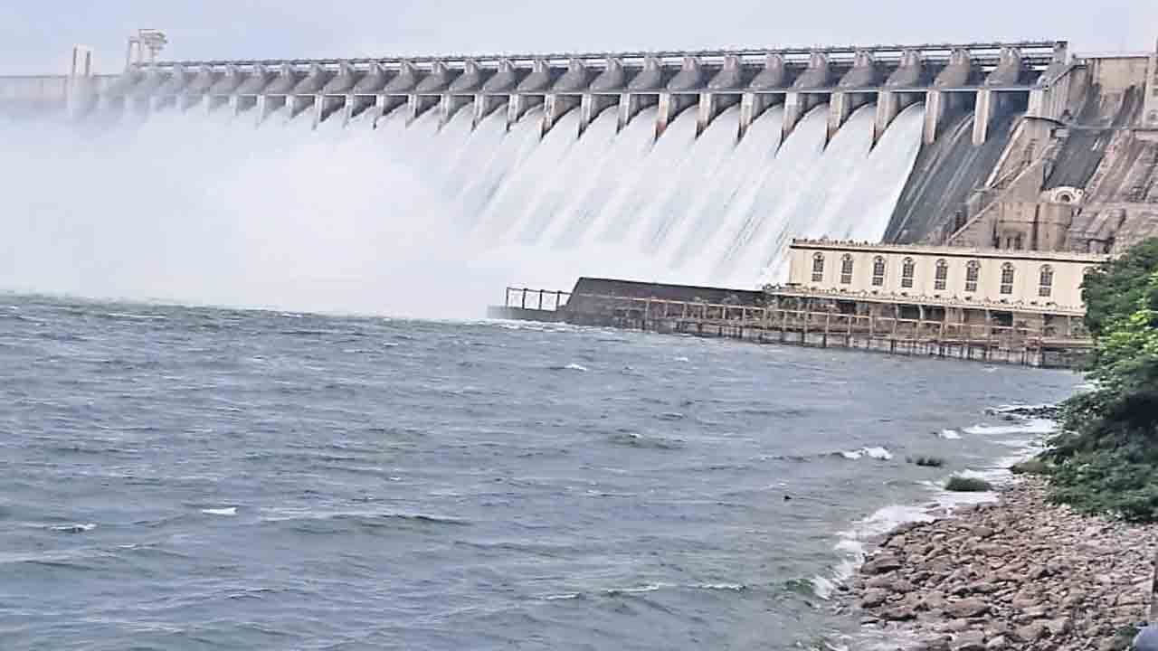 ప్రాజెక్టులకు జల కళ