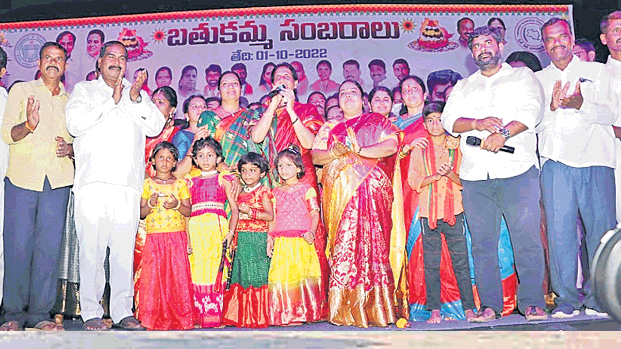 మన బతుకమ్మకు ప్రపంచ ఖ్యాతి