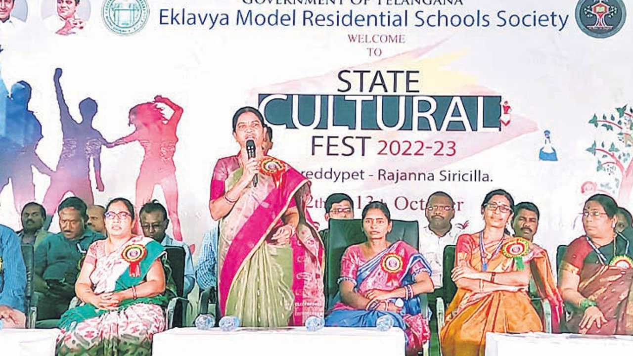 అదుర్స్‌.. కల్చరల్‌ ఫెస్ట్‌