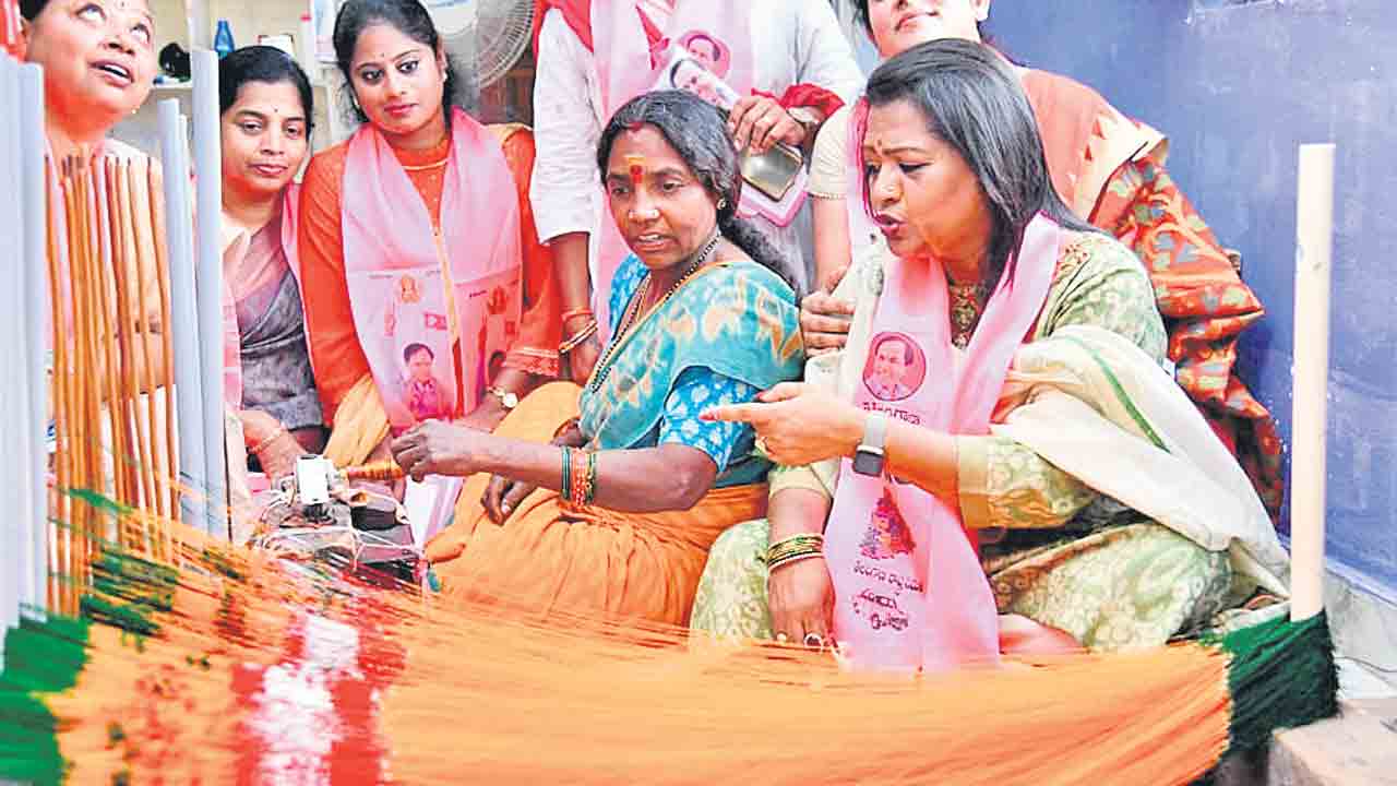 ఇంటింటికీ సంక్షేమ ఫలాలు