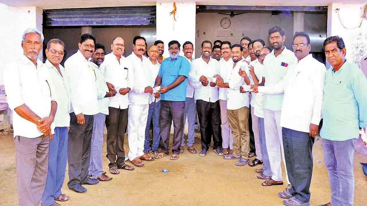 బీఆర్‌ఎస్‌కు 3లక్షల విరాళం