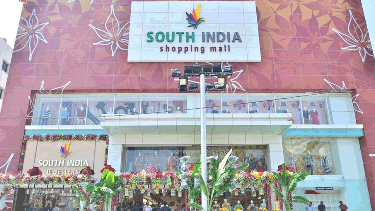 సౌత్‌ ఇండియా షాపింగ్‌ మాల్‌లో భారీ డిస్కౌంట్లు, బహుమతులు