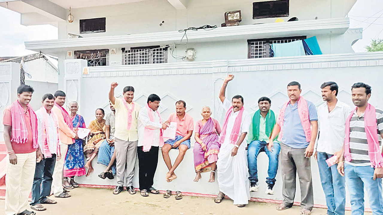 ‘మునుగోడు’లో మన నాయకుల ప్రచార జోరు