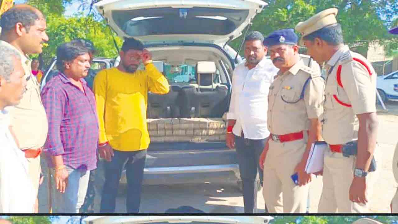 చల్మెడలో దొరికిన బీజేపీ డబ్బు